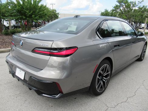 Used 2023 BMW 740i RWD image 7