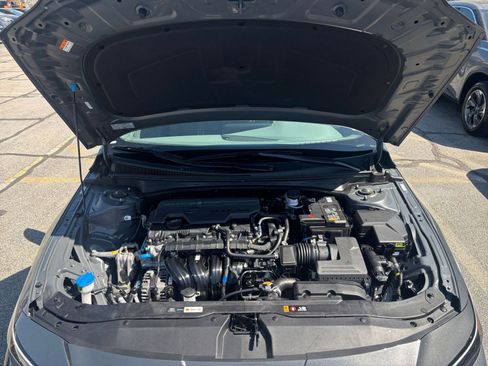 Used 2025 Hyundai Elantra SEL image 33