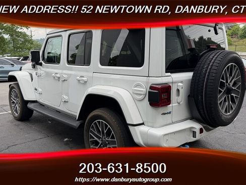 Used 2023 Jeep Wrangler Unlimited Sahara AWD/4WD image 3