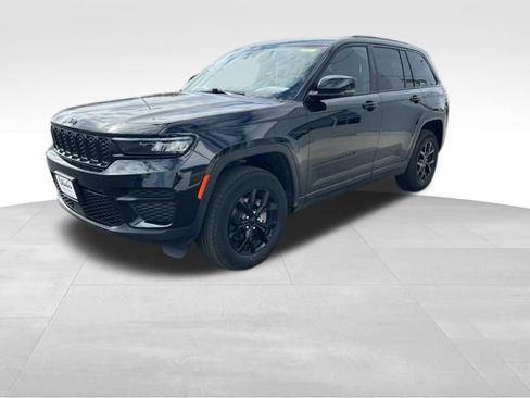 Used 2025 Jeep Grand Cherokee Altitude AWD/4WD image 1