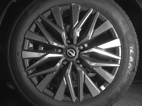 Used 2025 Nissan Altima 2.5 SV image 12