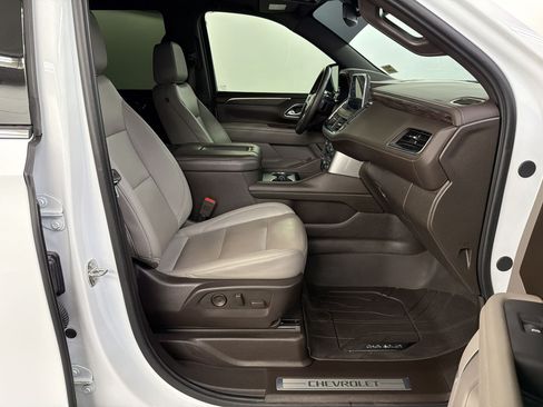 Used 2023 Chevrolet Tahoe LT w/ Luxury Package RWD image 31