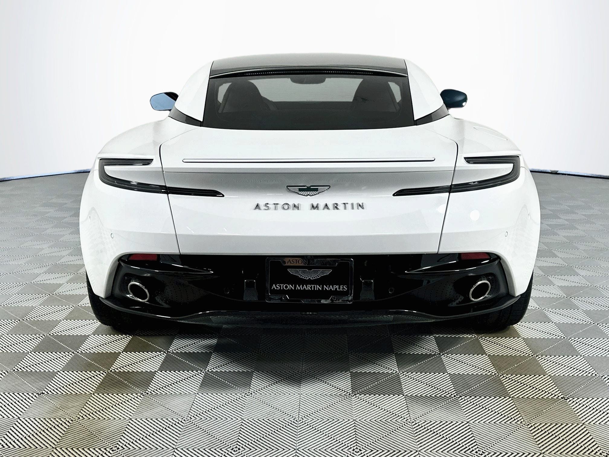 Used 2025 Aston Martin DB12 Coupe RWD image 16