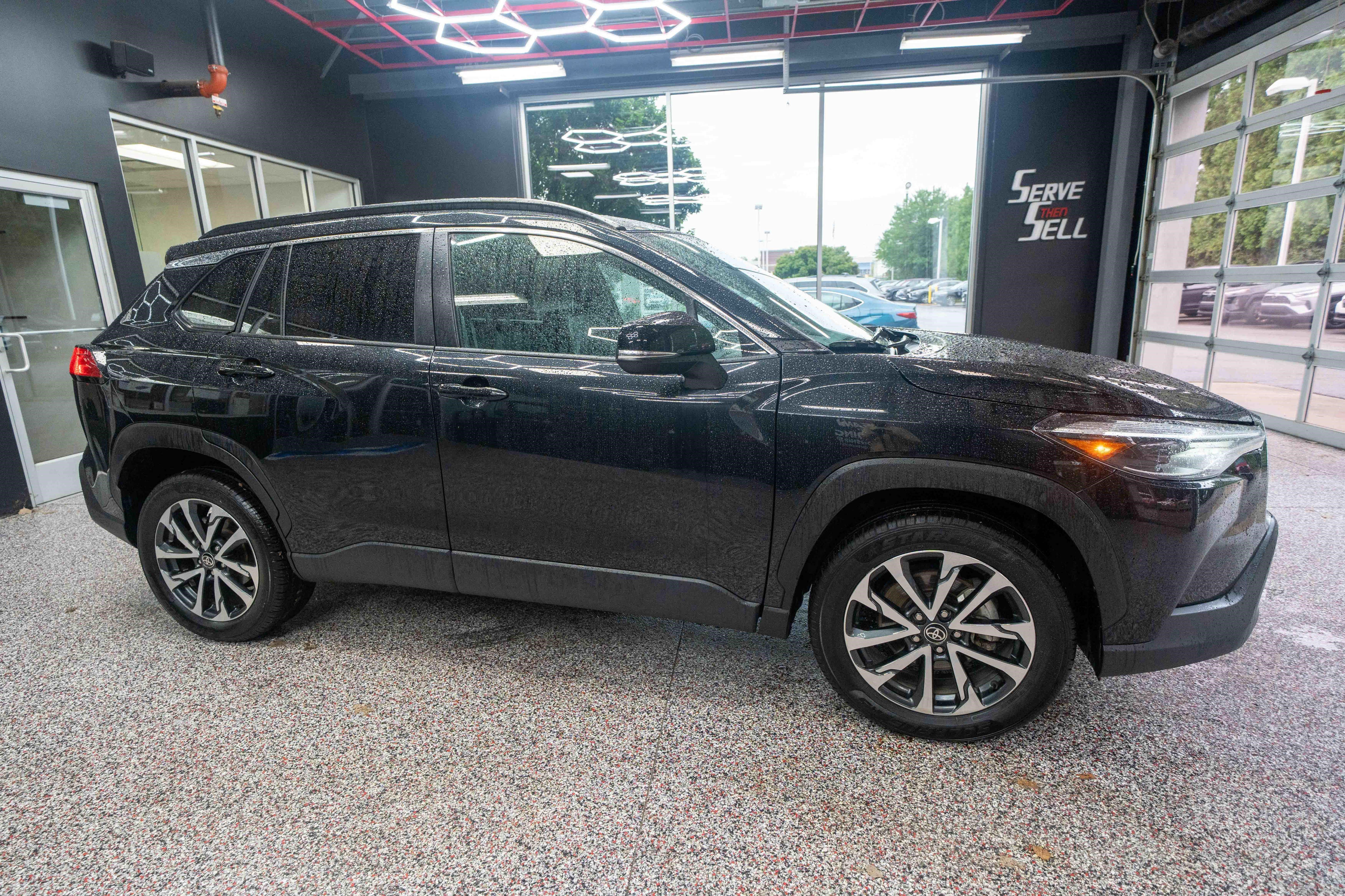 Used 2025 Toyota Corolla Cross XLE AWD/4WD image 5