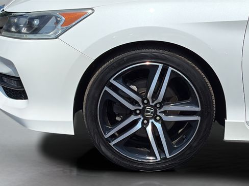 Used 2016 Honda Accord Sport image 24