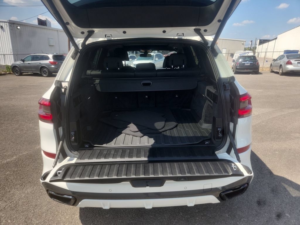 Used 2020 BMW X5 M50i AWD/4WD image 17