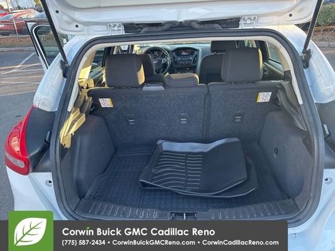 Used 2017 Ford Focus SE image 25