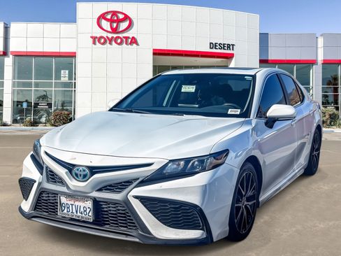 Used 2022 Toyota Camry SE w/ Audio Upgrade Package FWD image 3