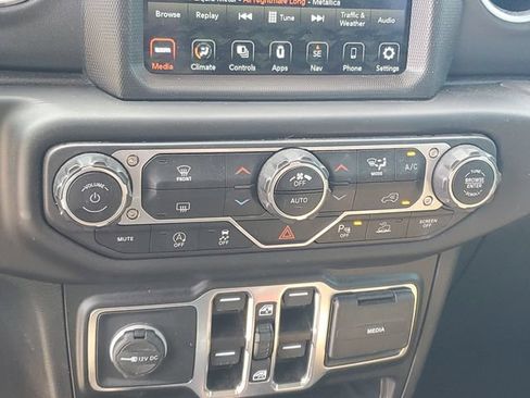 Used 2021 Jeep Gladiator Overland w/ Popular Equipment Package AWD/4WD image 24