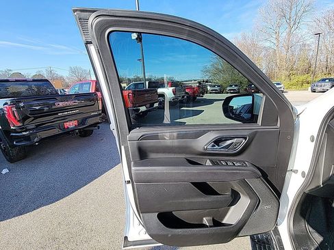 Used 2023 GMC Yukon AT4 w/ AT4 Premium Plus Package image 12