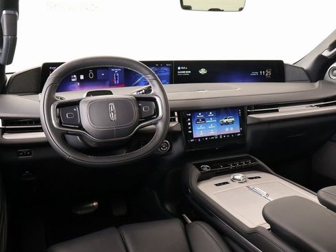 New 2025 Lincoln Navigator Reserve w/ Jet Appearance Package AWD/4WD image 2
