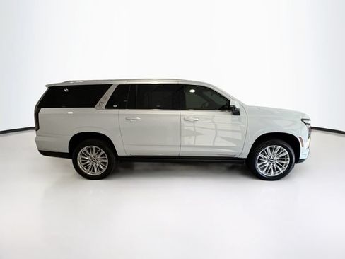Used 2026 Cadillac Escalade ESV Luxury AWD/4WD image 8
