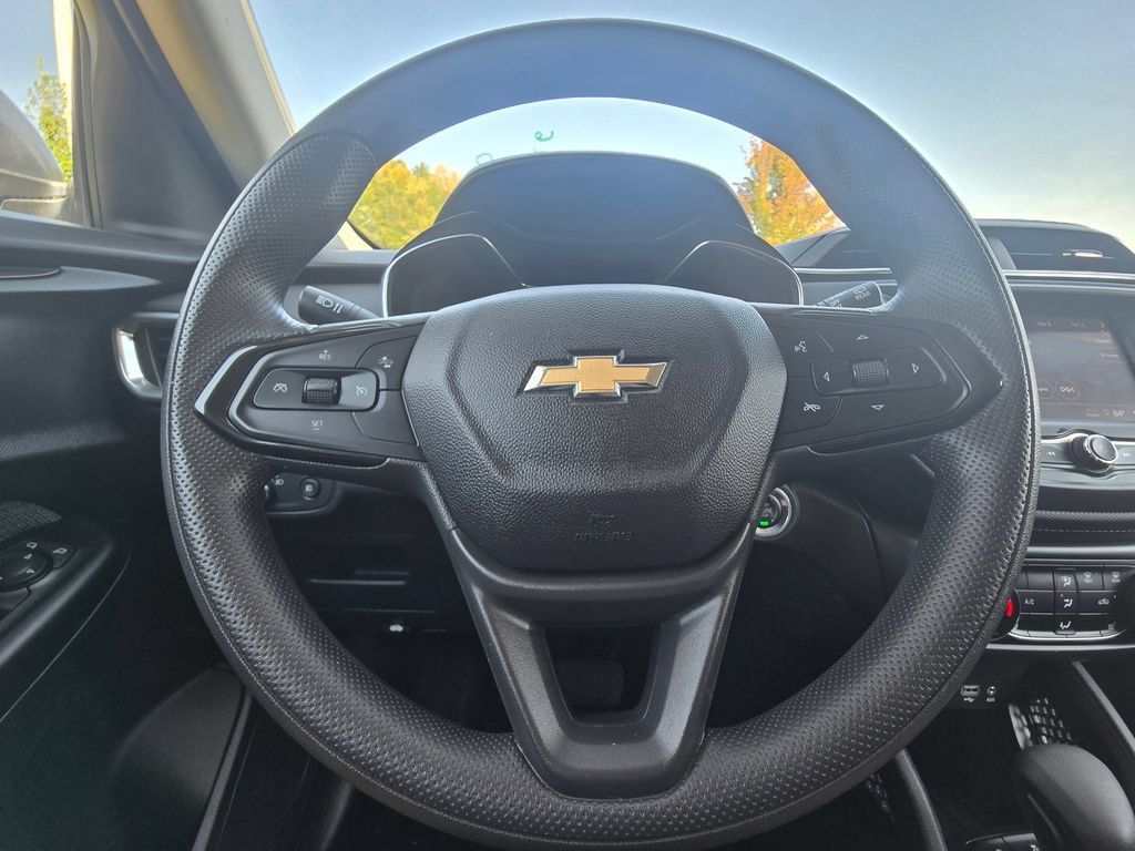 Used 2023 Chevrolet TrailBlazer LT FWD image 22