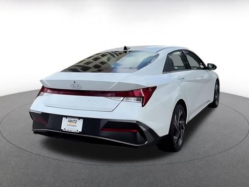 Used 2025 Hyundai Elantra SEL image 13