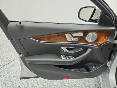 Used 2017 Mercedes-Benz E 300 image 23