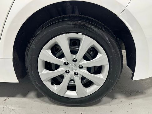 Used 2025 Toyota Corolla LE image 61