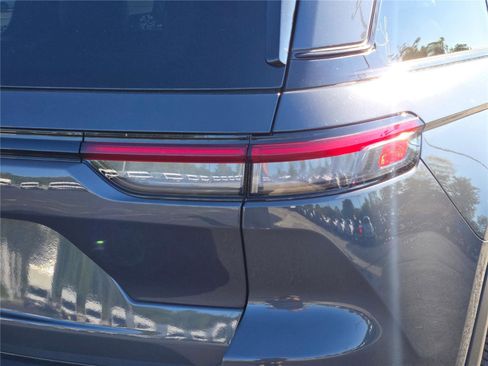 New 2025 Jeep Grand Cherokee Altitude image 13