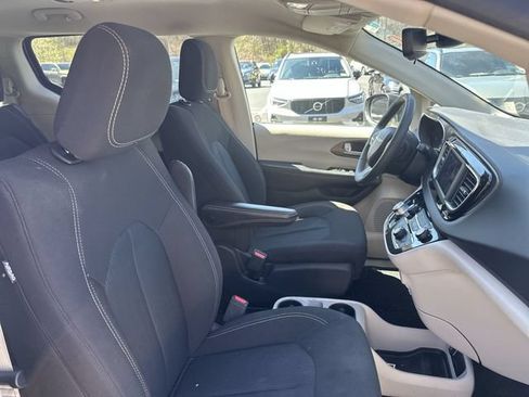 Used 2023 Chrysler Voyager LX FWD image 29