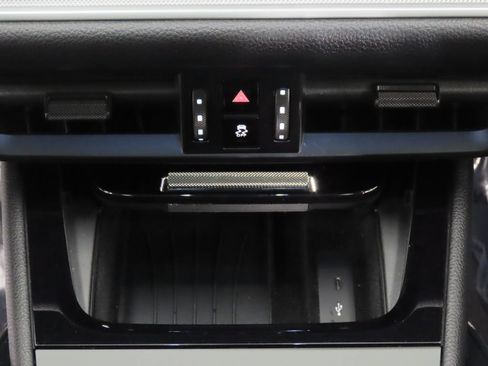 Certified 2025 Porsche Cayenne E-Hybrid Coupe AWD/4WD image 29