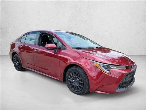 Used 2022 Toyota Corolla LE FWD image 3