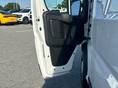 Used 2025 RAM ProMaster 2500 w/ Convenience Group FWD image 10