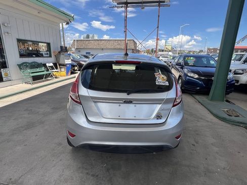 Used 2017 Ford Fiesta SE FWD image 4