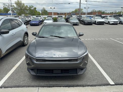 Used 2025 Kia K4 FWD image 2