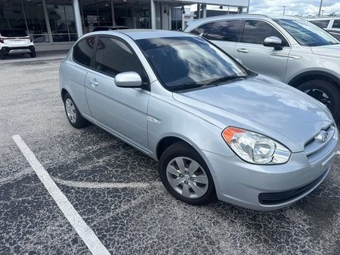 Used 2011 Hyundai Accent GS w/ Premium Pkg 3 FWD image 1