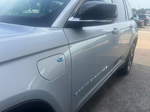 Used 2024 Jeep Grand Cherokee Limited 4xe AWD/4WD image 7