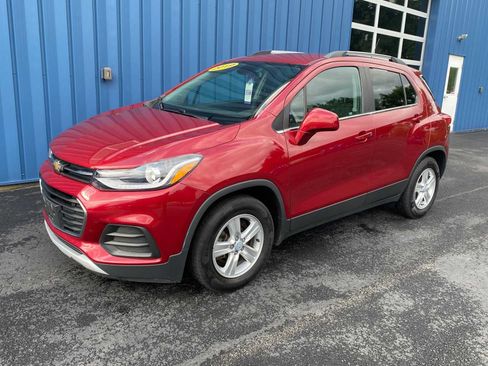 Used 2019 Chevrolet Trax LT FWD image 2
