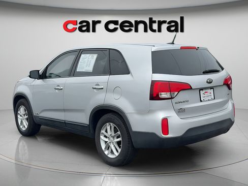 Used 2015 Kia Sorento LX AWD/4WD image 3