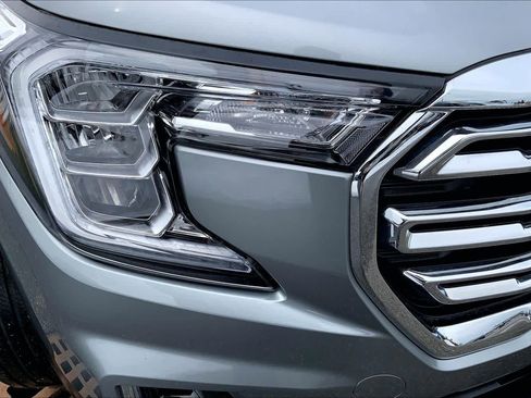 Used 2023 GMC Terrain SLT image 27