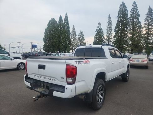 Used 2016 Toyota Tacoma TRD Sport w/ Premium & Technology Package AWD/4WD image 2