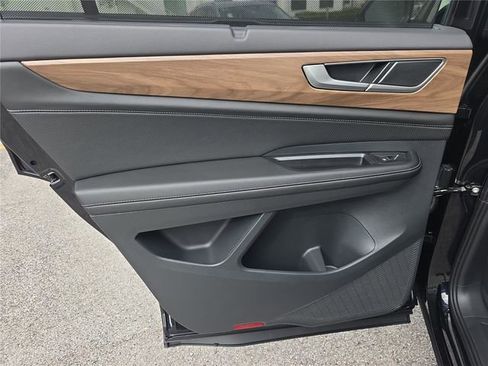 New 2026 Volkswagen Atlas SE FWD image 11