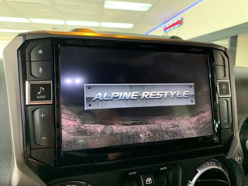 Used 2017 Jeep Wrangler Unlimited Sahara AWD/4WD image 19