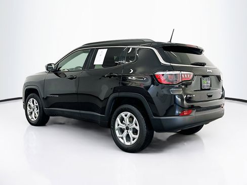 Used 2025 Jeep Compass Latitude AWD/4WD image 5