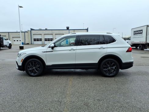 Used 2024 Volkswagen Tiguan SE FWD image 4