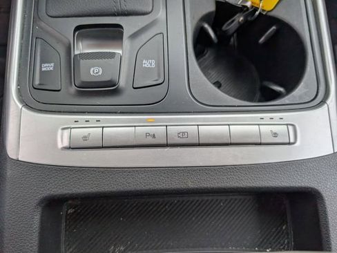Used 2025 Kia Carnival FWD image 5