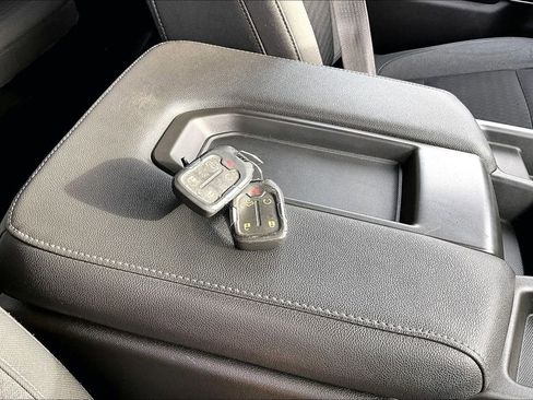 Used 2022 GMC Sierra 1500 SLE image 16