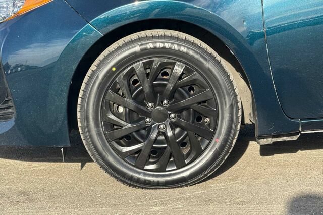 Used 2017 Toyota Corolla LE w/ Carpet Mat Package (TMS) FWD image 23