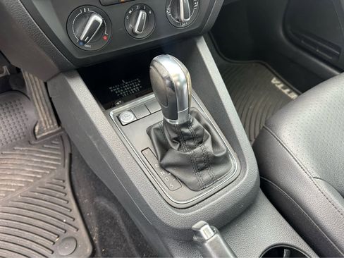 Used 2017 Volkswagen Jetta SE FWD image 18