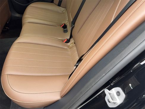 Used 2022 Mercedes-Benz E 350 Sedan w/ Driver Assistance Package image 43