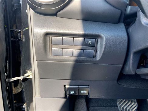 Used 2023 Nissan Kicks SR w/ SR Premium Package FWD image 36