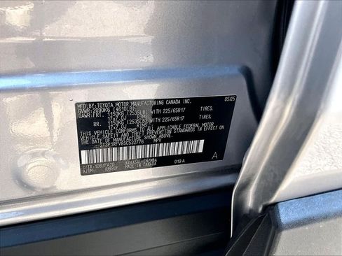 Used 2025 Toyota RAV4 XLE AWD/4WD image 36