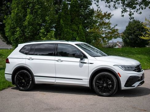 Used 2022 Volkswagen Tiguan SE R-Line AWD/4WD image 4