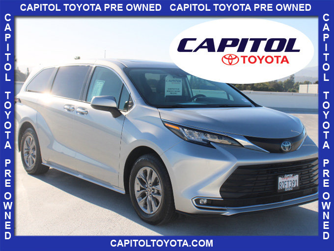 Used 2022 Toyota Sienna XLE FWD image 1