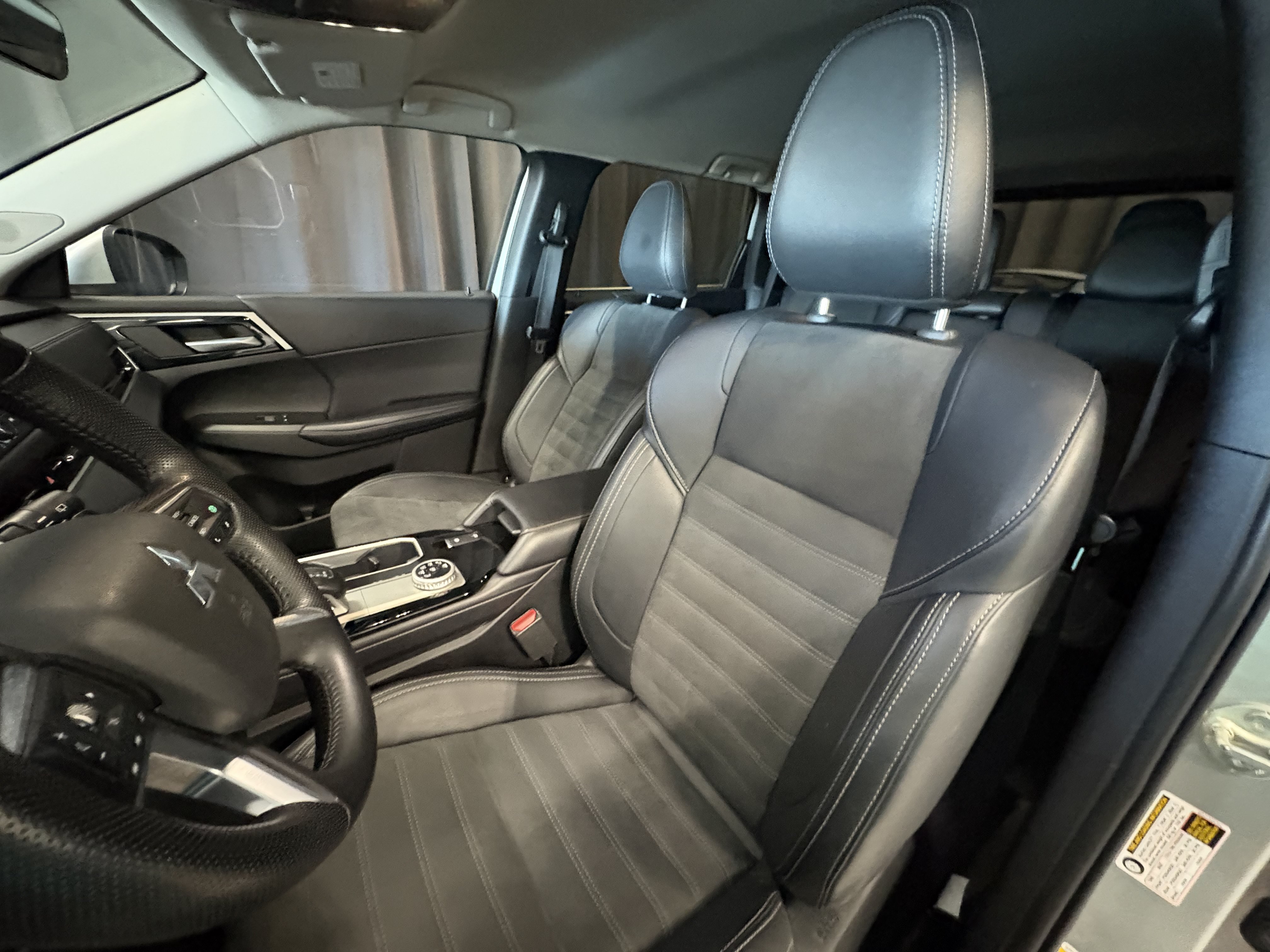 Used 2025 Mitsubishi Outlander SE AWD/4WD image 8