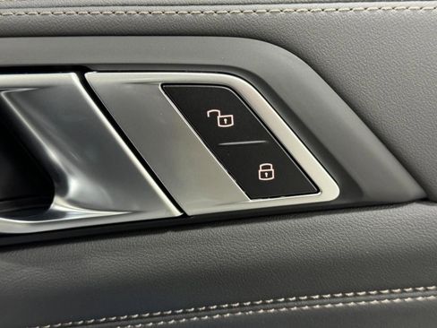 New 2026 BMW X5 xDrive50e image 21