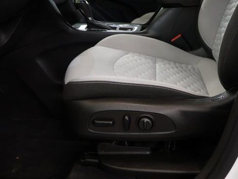 Used 2021 Chevrolet Equinox LS w/ LS Convenience Package image 12