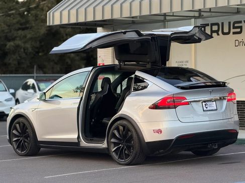 Used 2016 Tesla Model X 90D AWD/4WD image 6